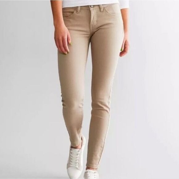 Ralph Lauren Black Label Denim - Elevate your denim game with these Ralph Lauren BLACK LABEL 105 Cigarette Croppe